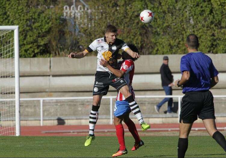 Roberto Eslava logró el ascenso a Segunda B con el Unionistas de Salamanca (Foto TA)